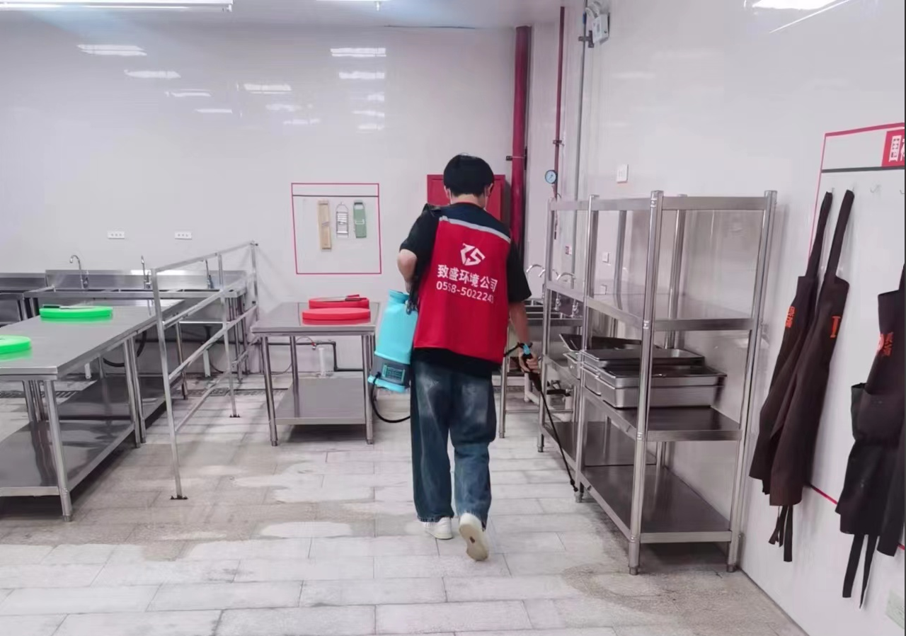 淮北師范攜手泉滿(mǎn)餐飲，共同開(kāi)展除四害行動(dòng)